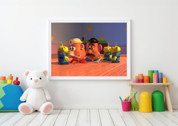 Mr. and Mrs. Potato Head adopt the 3 little aliens. Ideal painting for your little one's bedroom.